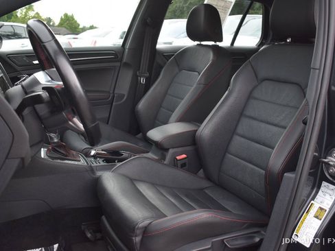 Used 2017 Volkswagen GTI SE FWD image 11