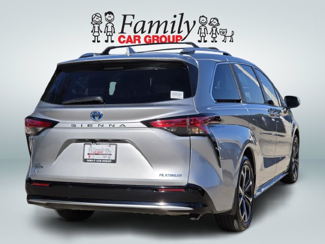 Used 2025 Toyota Sienna Platinum FWD image 4