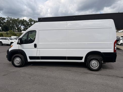 Used 2025 RAM ProMaster 2500 w/ Convenience Group FWD image 9