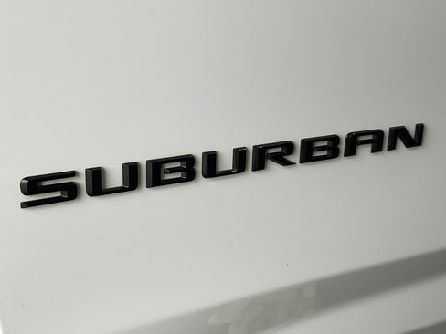 Used 2023 Chevrolet Suburban RST w/ Luxury Package AWD/4WD image 7