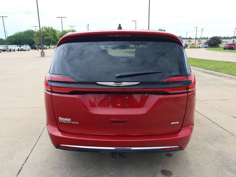 Used 2026 Chrysler Pacifica Select AWD/4WD image 15