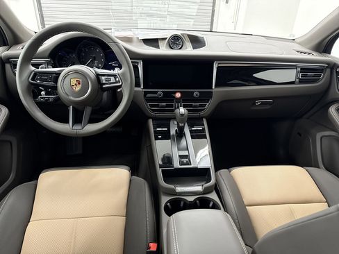 Used 2025 Porsche Macan image 13