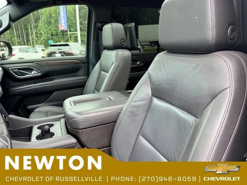 Used 2021 Chevrolet Tahoe Z71 w/ Luxury Package AWD/4WD image 19