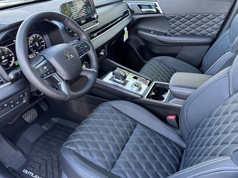 New 2025 Mitsubishi Outlander SEL image 9