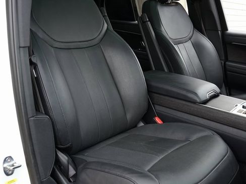 Used 2023 Land Rover Range Rover SE image 8