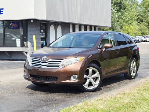 Used 2011 Toyota Venza AWD image 2