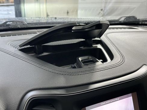 Used 2020 Jeep Cherokee Latitude Plus w/ Comfort/Convenience Group image 20