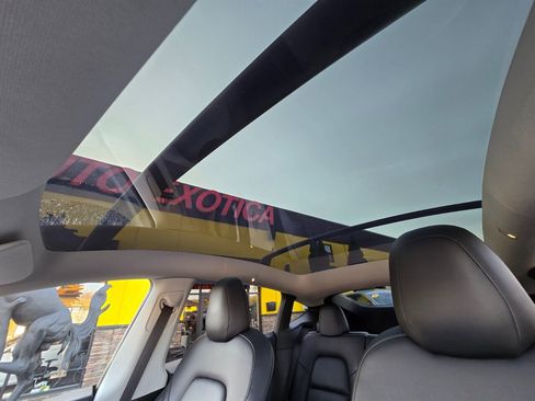 Used 2021 Tesla Model Y Long Range image 17