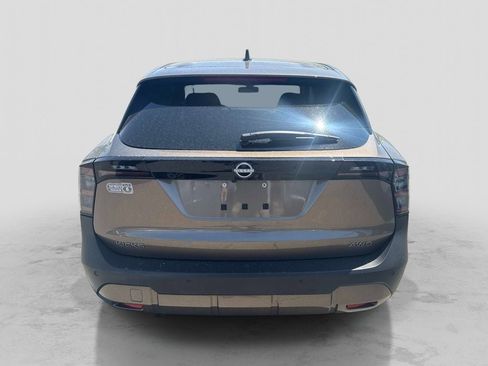 Used 2025 Nissan Kicks SV AWD/4WD image 4