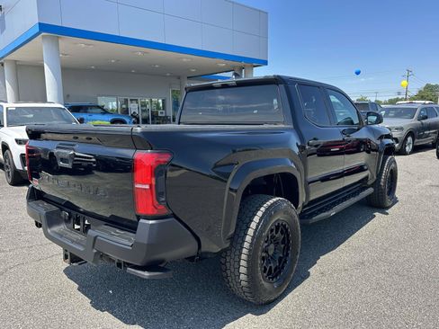 Used 2025 Toyota Tacoma SR AWD/4WD image 6