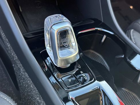 Certified 2025 Volvo XC40 B5 Plus w/ Protection Package Premier image 14