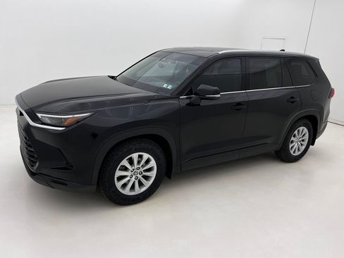 Used 2024 Toyota Grand Highlander AWD image 8