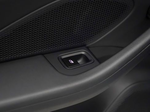 Certified 2025 Porsche Macan 4S Electric image 17