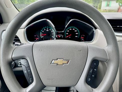Used 2017 Chevrolet Traverse LS FWD image 19