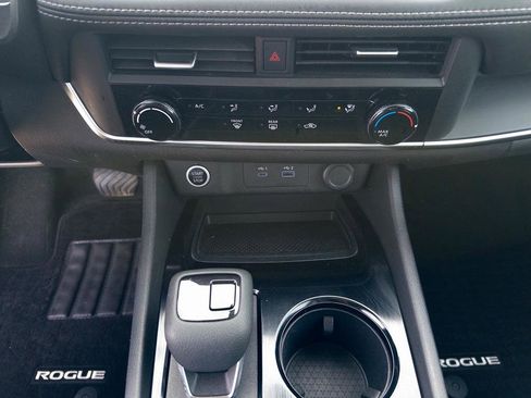 Used 2023 Nissan Rogue S image 17