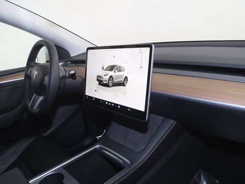 Used 2023 Tesla Model Y Long Range image 37