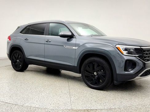 Used 2024 Volkswagen Atlas Cross Sport SE FWD image 3