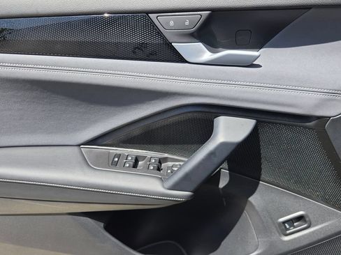 Certified 2026 Volkswagen Tiguan SE w/ Panoramic Sunroof Package FWD image 25