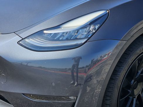 Used 2021 Tesla Model Y Long Range AWD/4WD image 7