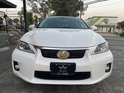 Used 2013 Lexus CT 200h image 2