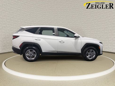 Used 2025 Hyundai Tucson SE AWD/4WD image 4