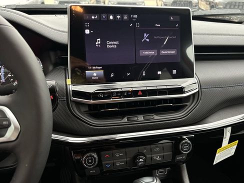 New 2026 Jeep Compass Latitude image 13