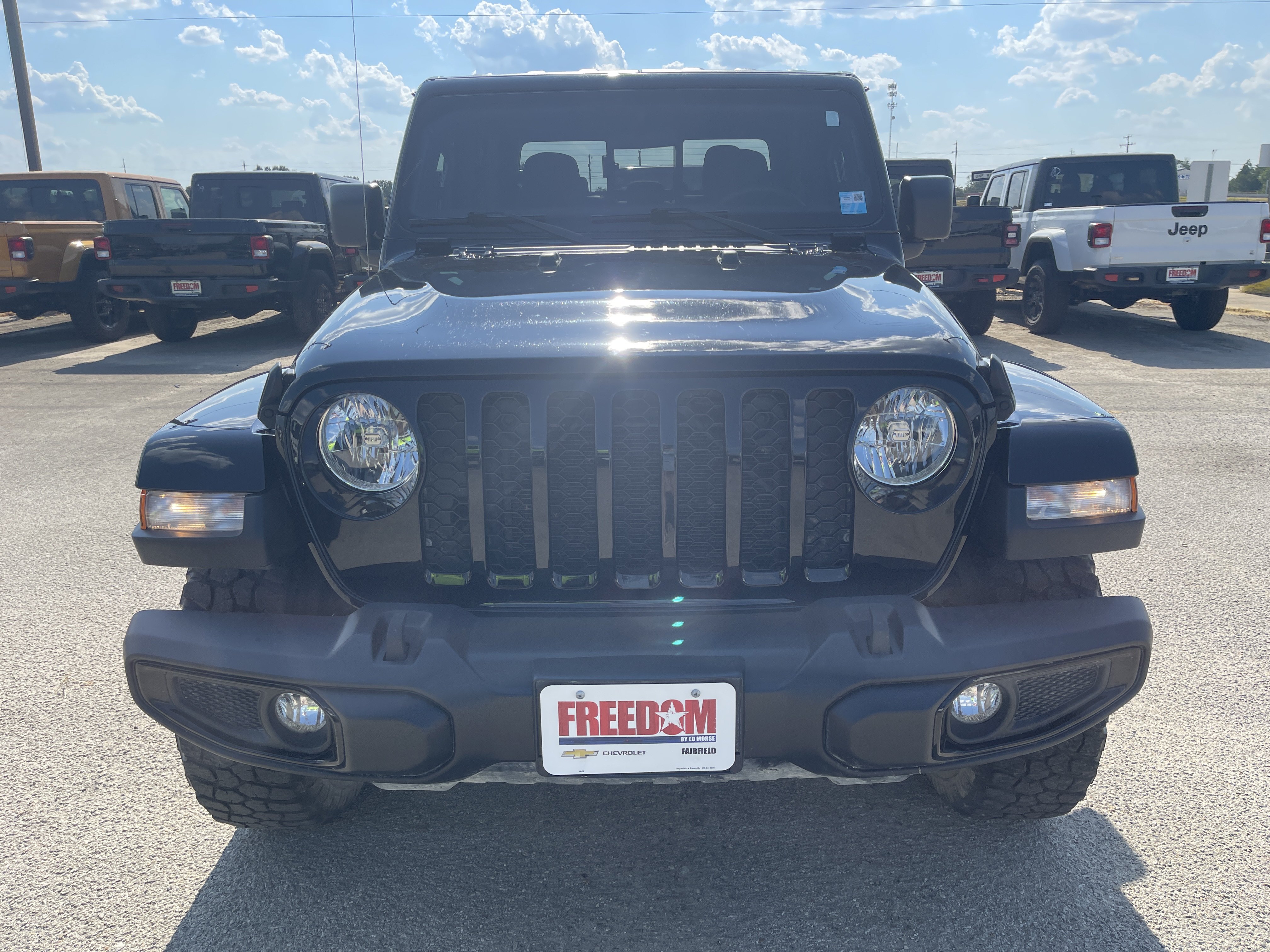 Used 2023 Jeep Gladiator Sport AWD/4WD image 9