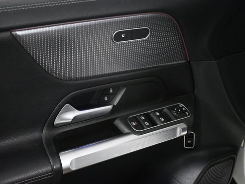 Certified 2022 Mercedes-Benz GLB 250 4MATIC image 8