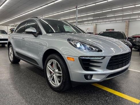 Used 2018 Porsche Macan AWD/4WD image 4