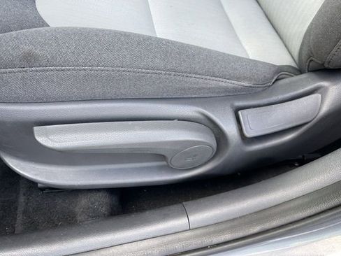 Used 2020 Hyundai Ioniq SE FWD image 12