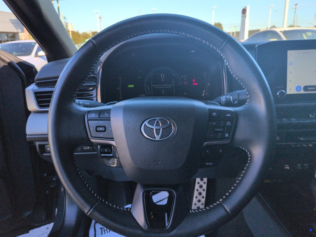 Used 2025 Toyota Camry SE FWD image 14