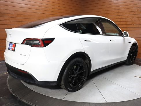 Used 2023 Tesla Model Y Long Range image 19