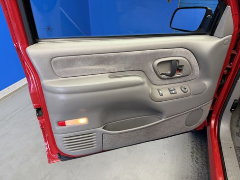 Used 1998 Chevrolet Silverado 1500 4x4 Extended Cab w/ Preferred Equipment Group 2 image 9