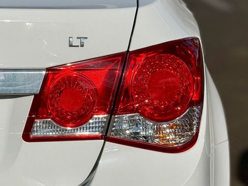 Used 2014 Chevrolet Cruze LT w/ Technology Package image 5