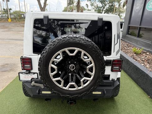 Used 2017 Jeep Wrangler Sahara AWD/4WD image 5