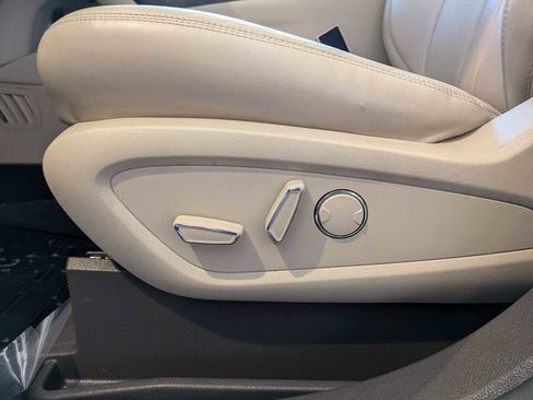 Used 2016 Lincoln MKX Reserve w/ Luxury Package image 16