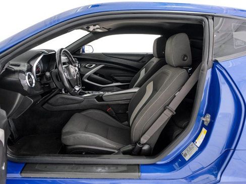 Used 2021 Chevrolet Camaro LT w/ Technology Package RWD image 28
