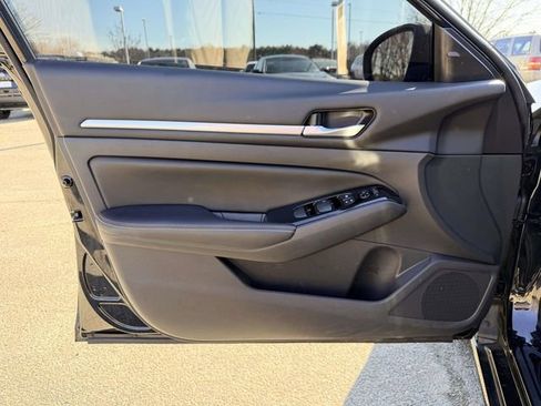 Used 2024 Nissan Altima 2.5 SR w/ SR Premium Package image 16