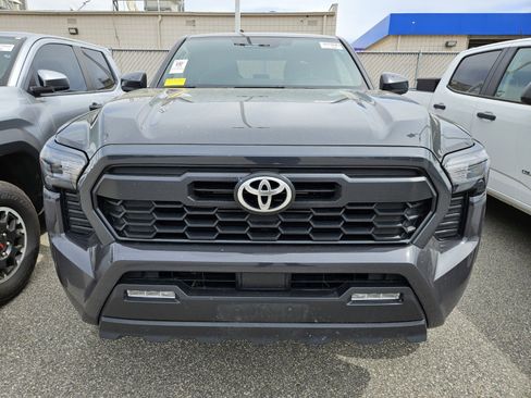 Used 2024 Toyota Tacoma TRD Off-Road image 4