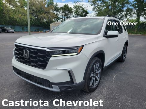 Used 2024 Honda Pilot Touring image 1