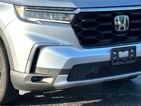 Used 2025 Honda Pilot Touring image 3