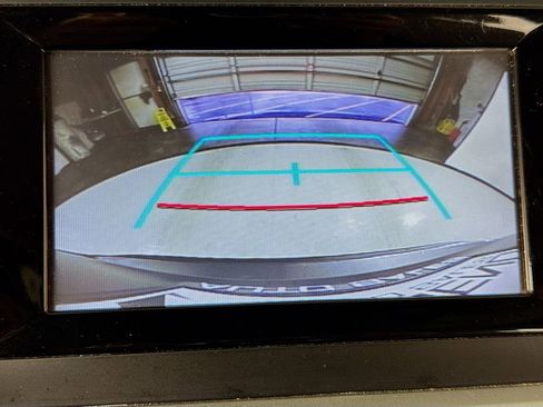 Used 2017 Toyota Highlander LE image 23