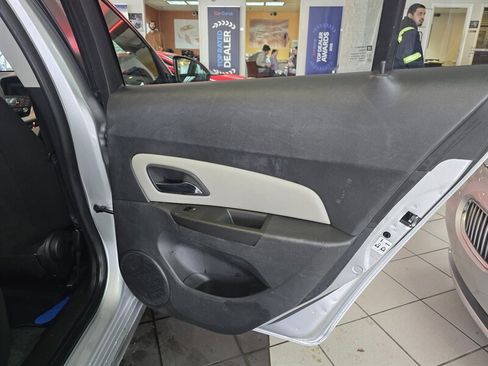 Used 2015 Chevrolet Cruze LS image 15