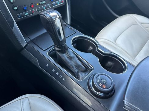 Used 2017 Ford Explorer Platinum image 24