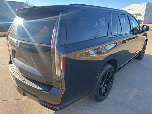 Used 2024 Cadillac Escalade ESV Sport Platinum w/ LPO, ONYX Package image 3