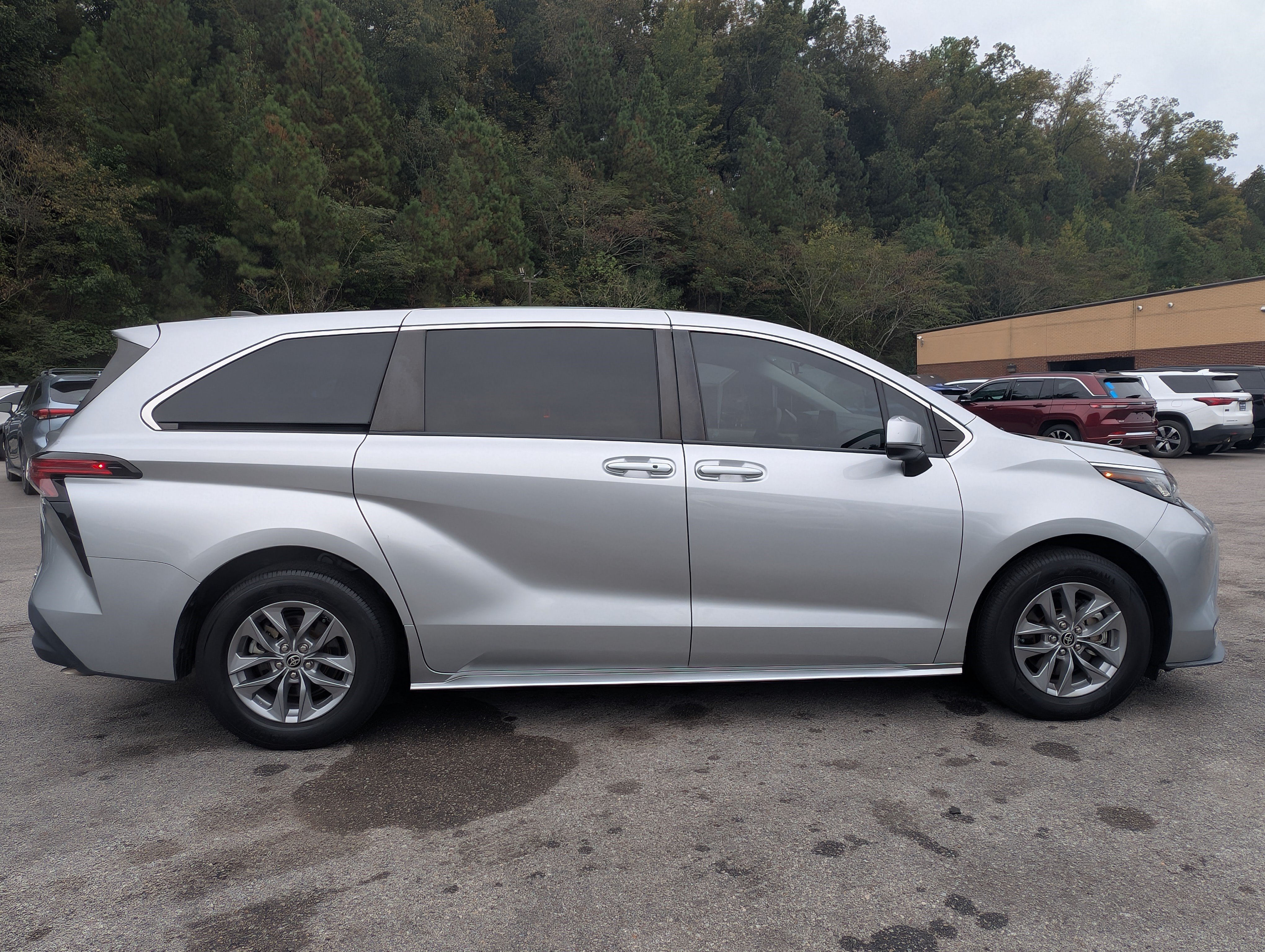 Used 2022 Toyota Sienna LE FWD image 10