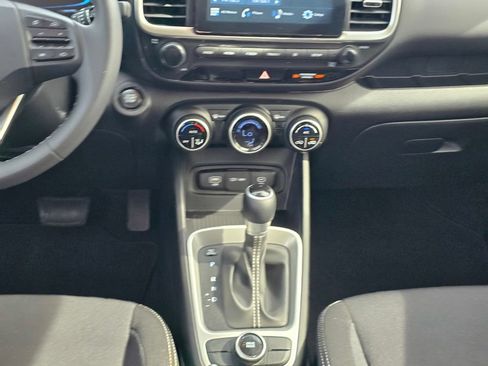 Used 2025 Hyundai Venue SEL FWD image 18