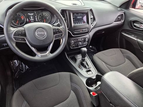 Used 2021 Jeep Cherokee Latitude FWD image 8