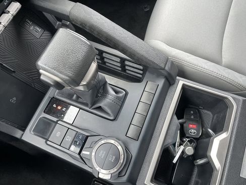 Certified 2025 Toyota Tacoma SR5 AWD/4WD image 20