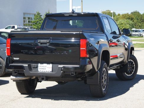 New 2025 Toyota Tacoma TRD Off-Road image 18